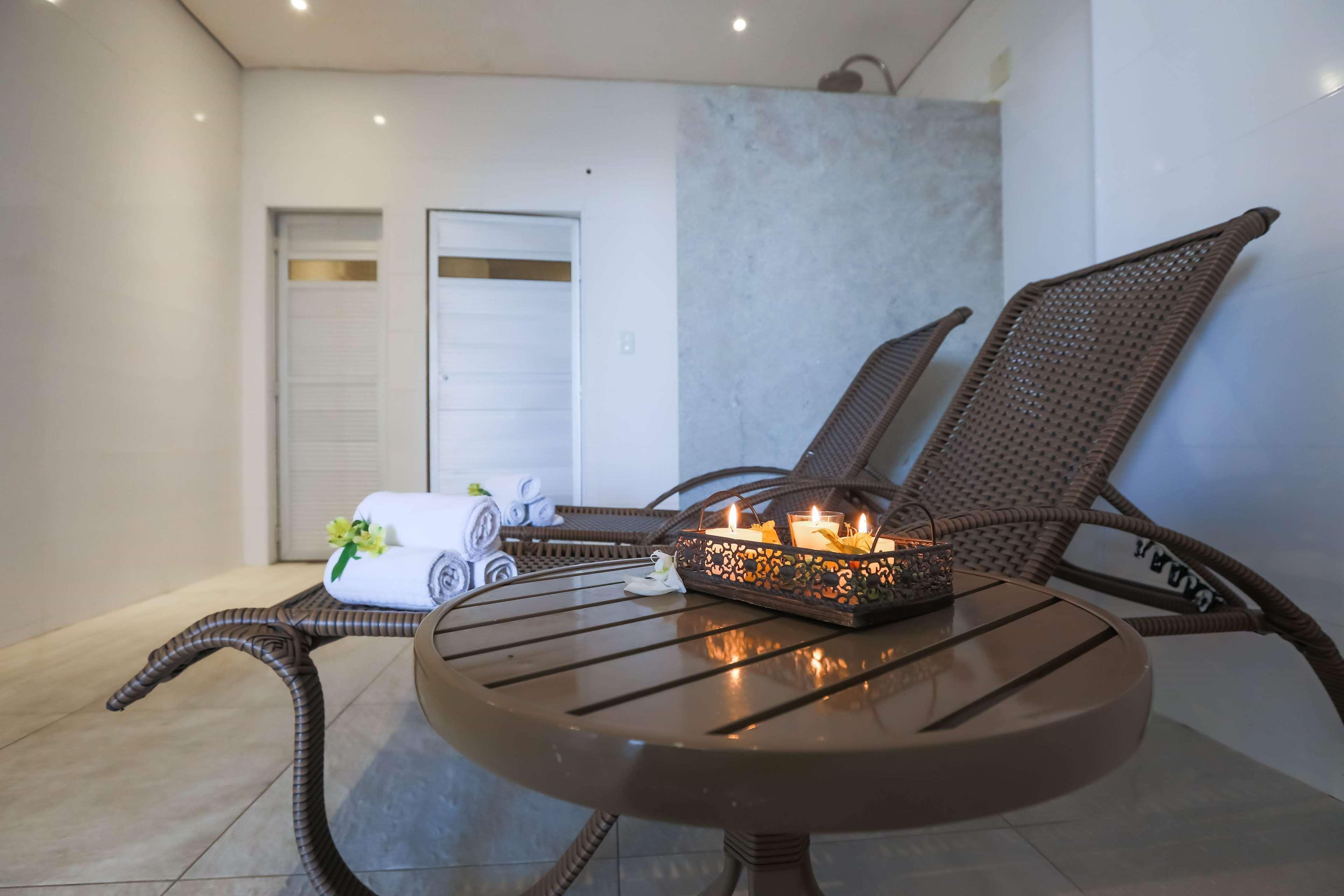 Hotel Golden Tulip Address 4*
