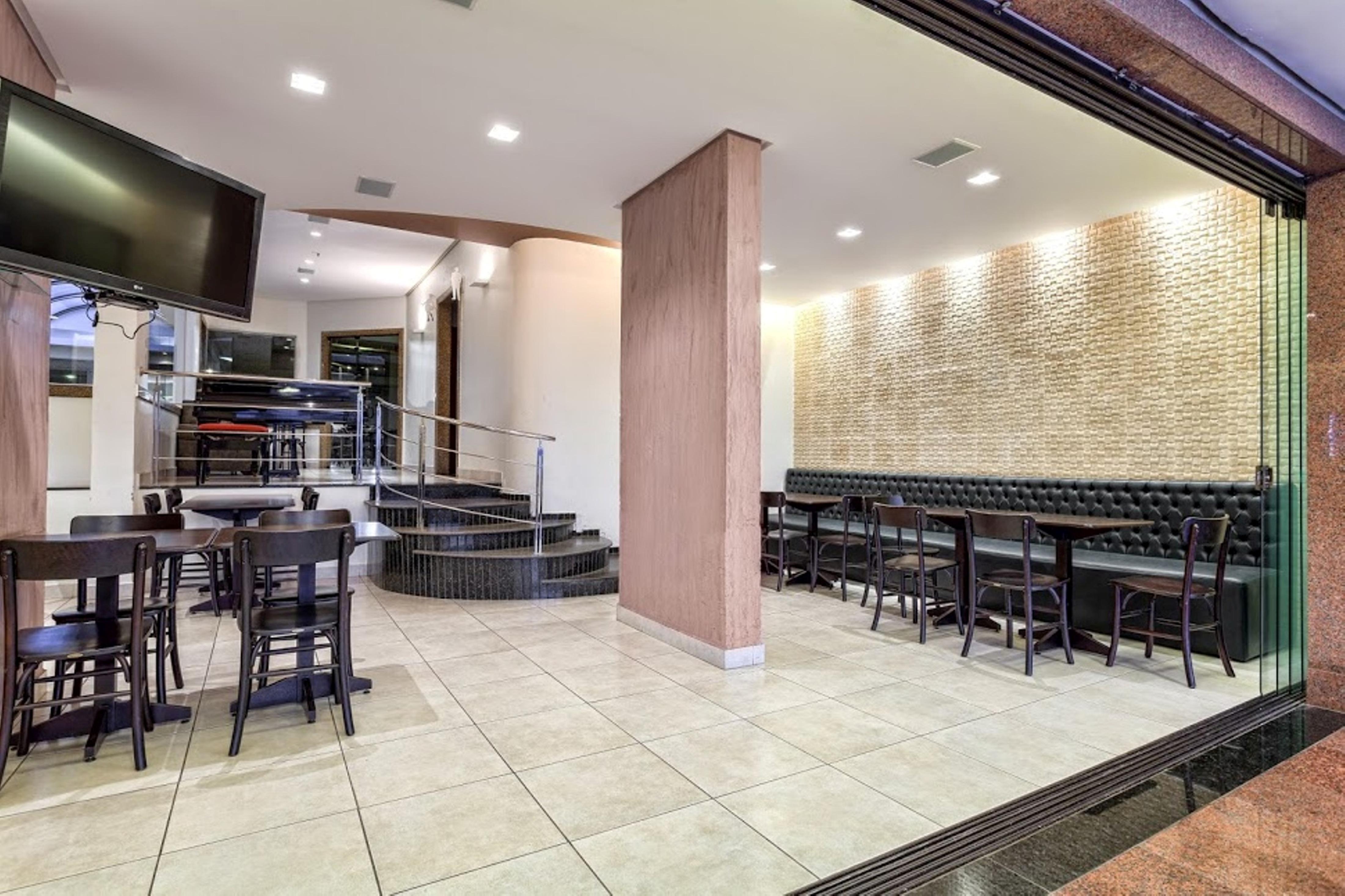 Golden Tulip Address